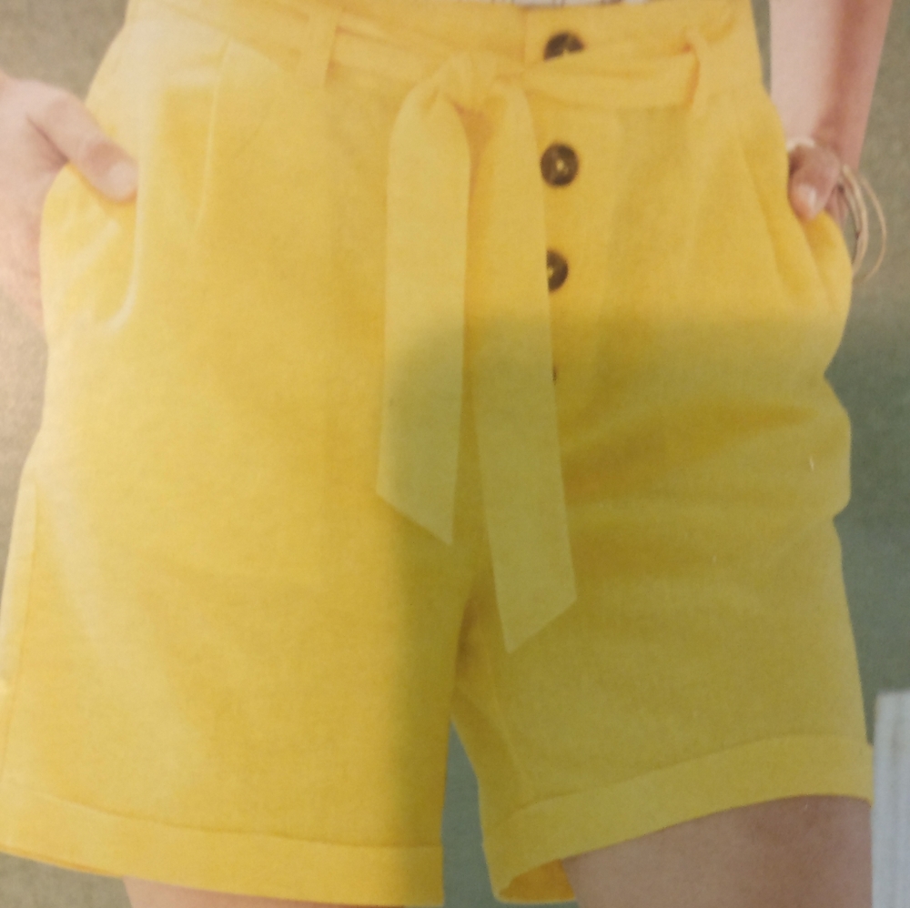 Women Shorts Side:12